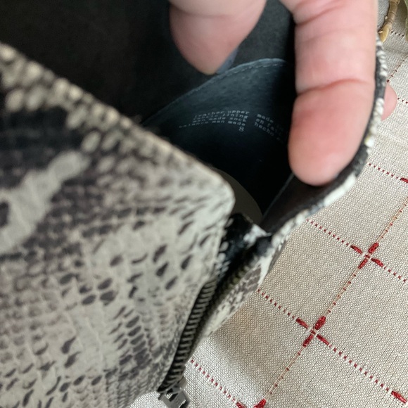 SEYCHELLES “Chaparral” Snakeskin Embossed Leather Almond Toe Ankle Boots Sz 8 - Picture 6 of 6